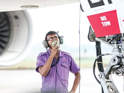 srilankan airlines maintenance technician looking at aircraft