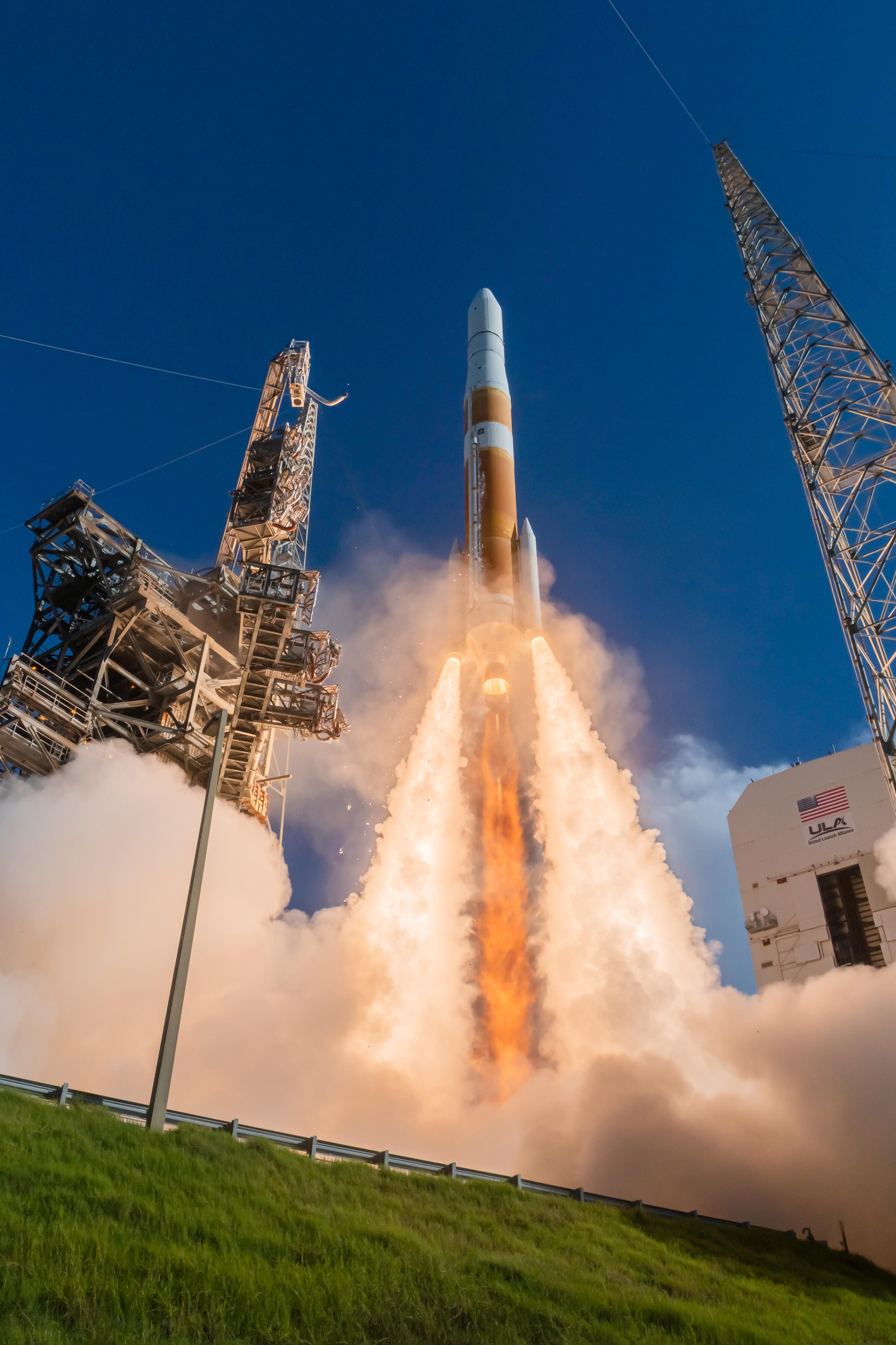 dlta four medium soars