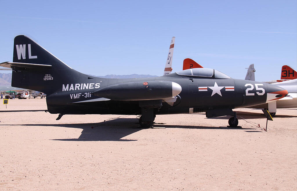 naval fighter aircraft