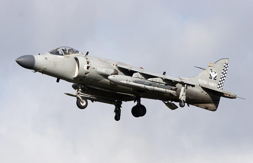 short-takeoff-and-vertical-landing combat aircraft