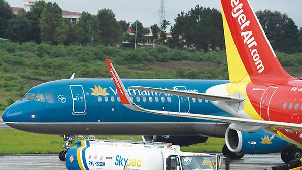Vietnam Airlines and VietJet aircraft