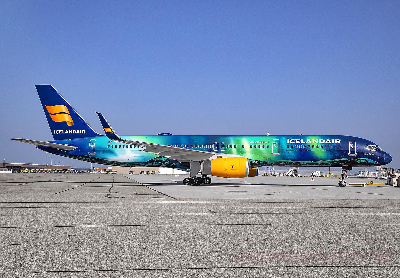 Icelandair 757-200 