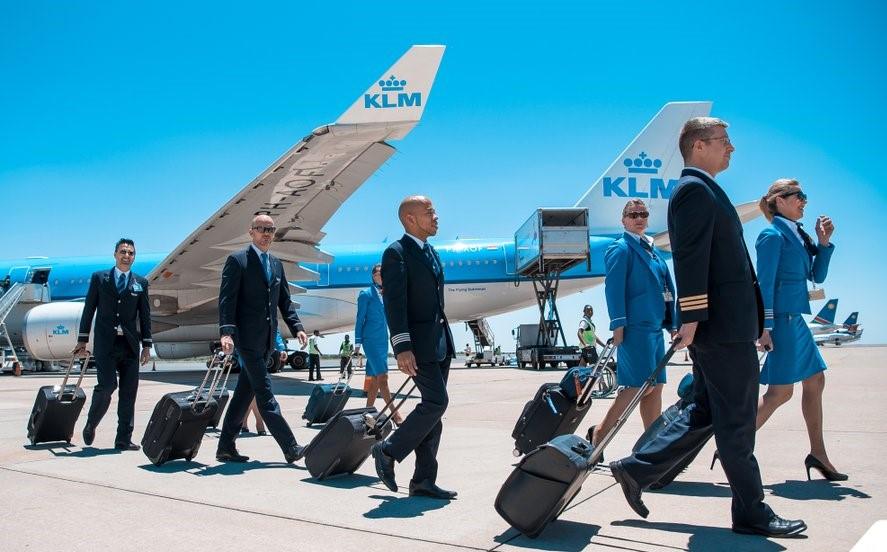 KLM pilots and flight attendants