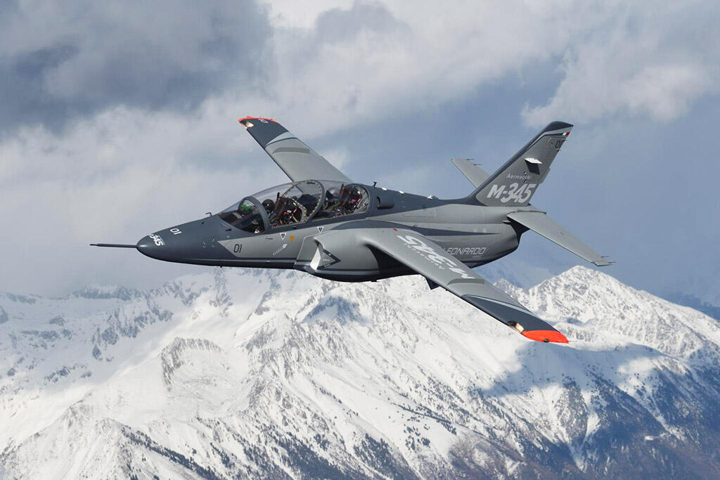 Leonardo’s M-345 light jet trainer