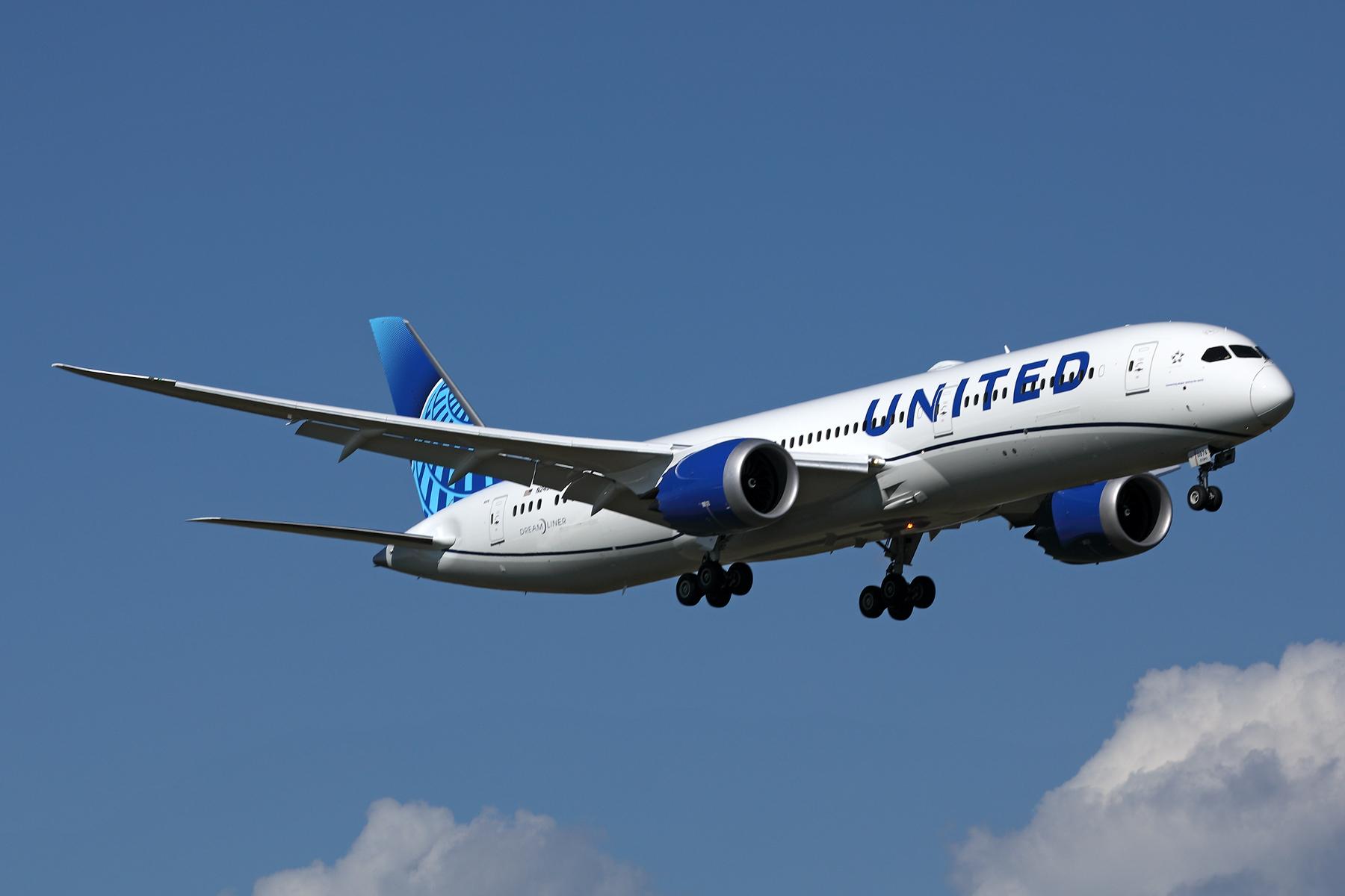 United Boeing 787-9