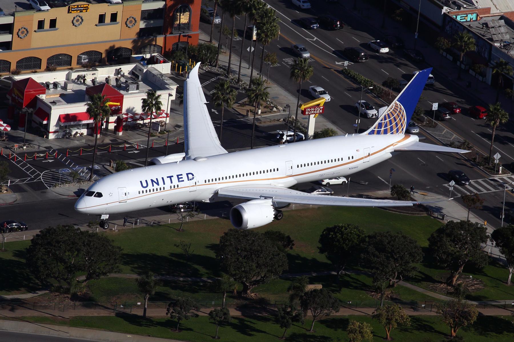 United Airlines Boeing 787-9