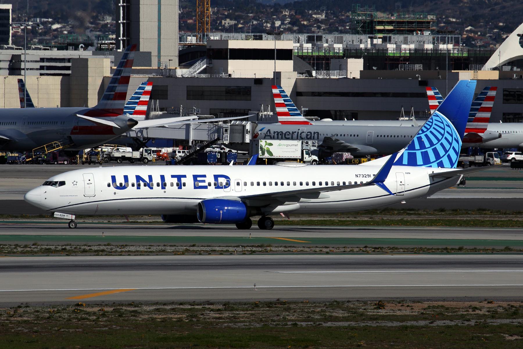 United Airlines Boeing 737-800
