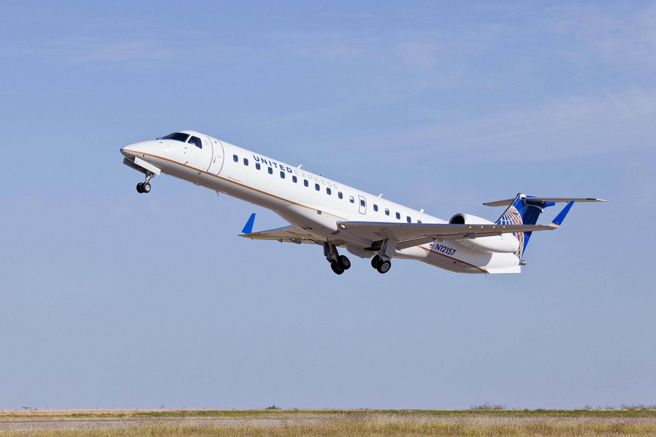United Express ERJ145