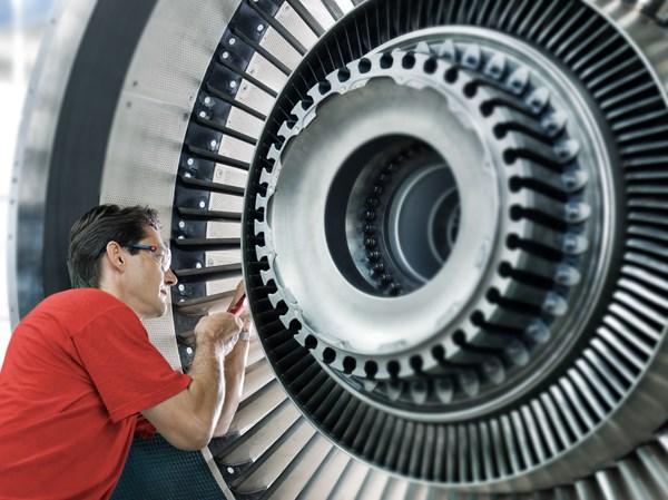 engine repair SR Technics