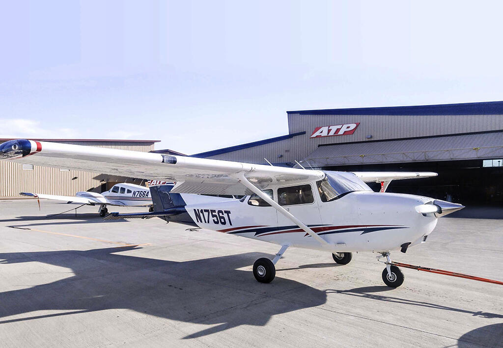 Cessna Skyhawk and Piper Seminole