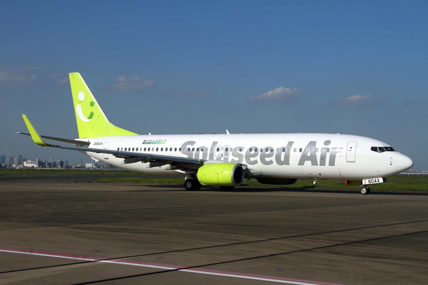 Solaseed Air Boeing 737-800