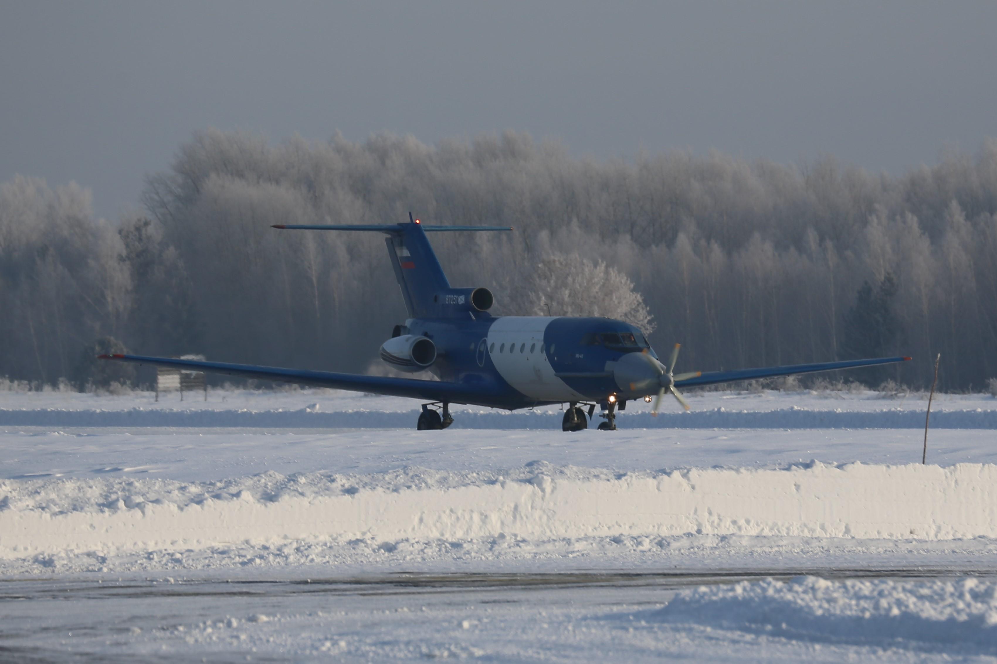 Yakovlev Yak-40LL