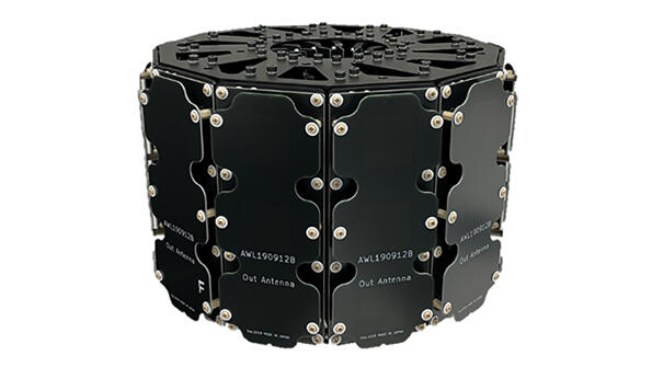 Cylindrical multibeam phased-array antenna