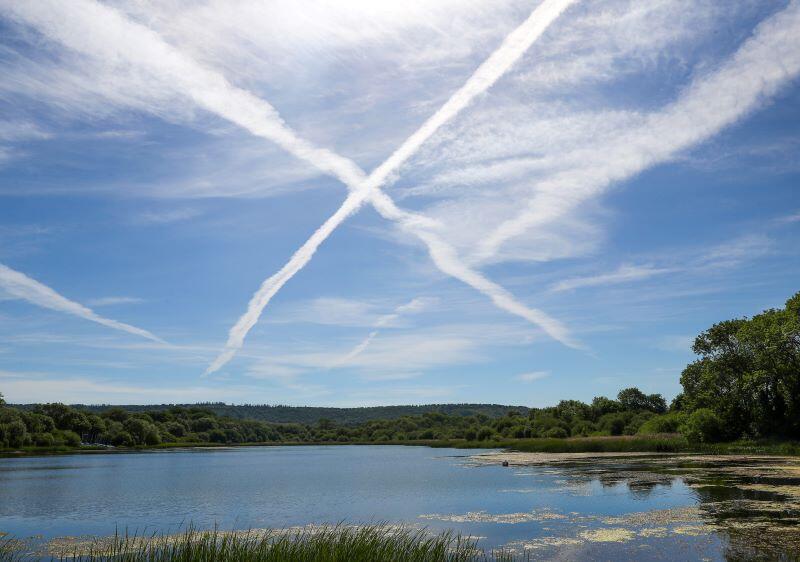 contrails in the UK