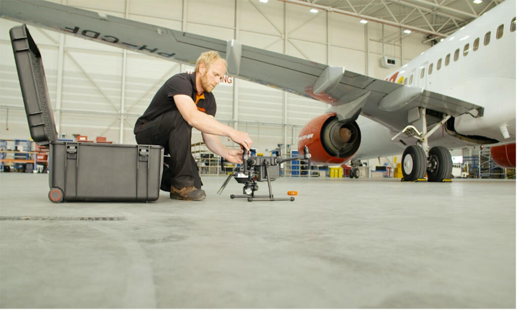 Mainblades technician