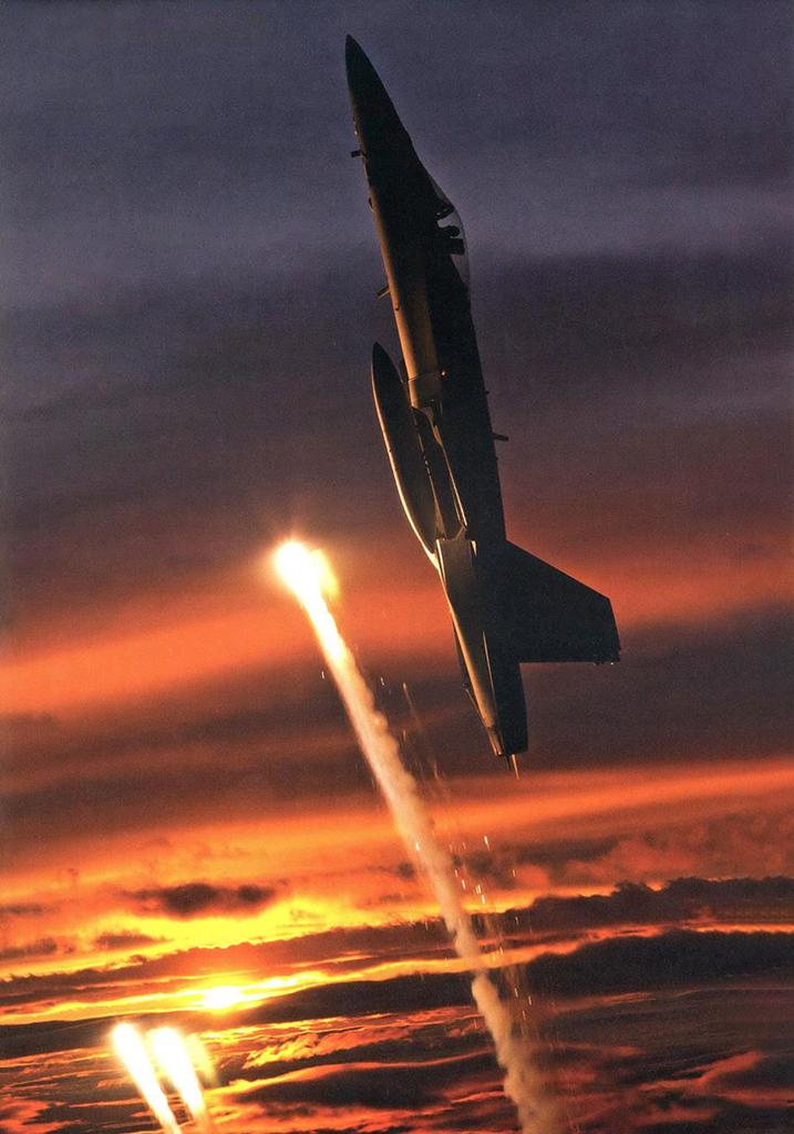 Swiss Boeing F/A-18C firing flares