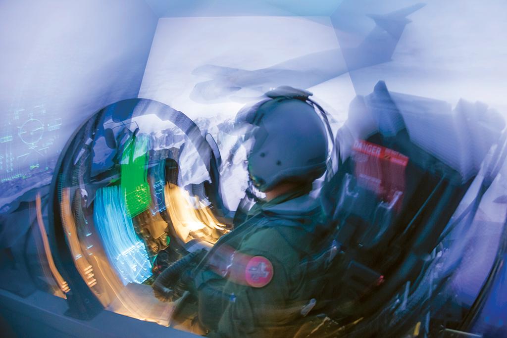 Swiss F/A-18 simulator training