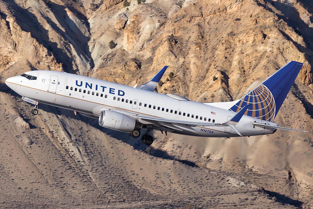 United Airlines Boeing 737-700