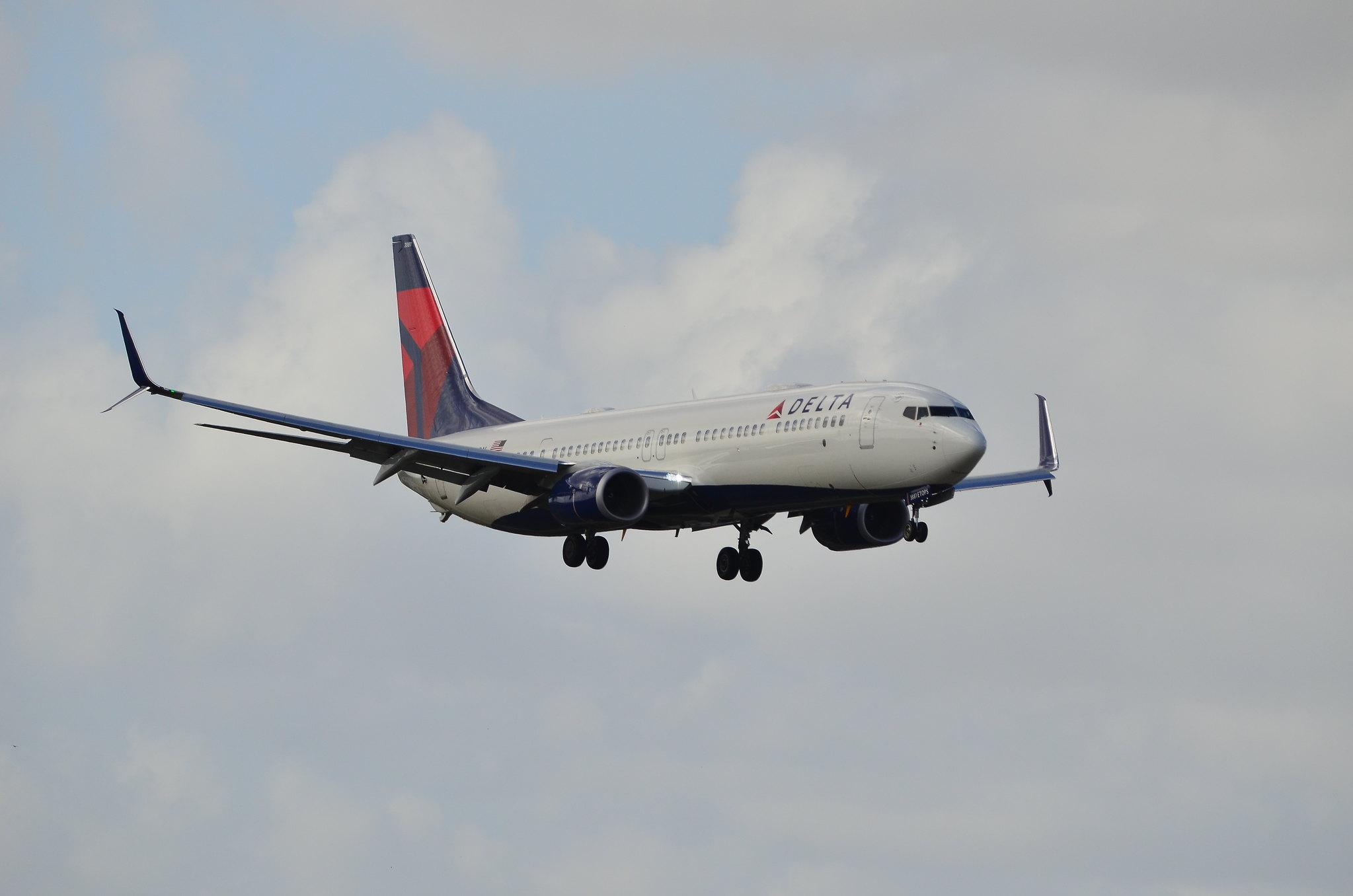 Delta Air Lines 737-88