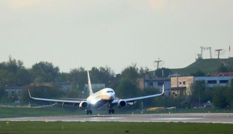 Ryanair 737 forced to at Minsk landing at Vilnius
