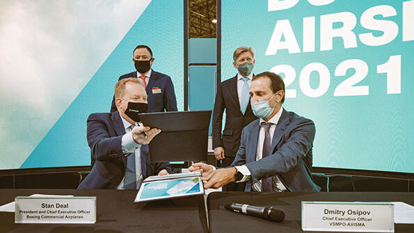 leaders from Boeing and VSMPO-Avisma at 2021 Dubai Airshow