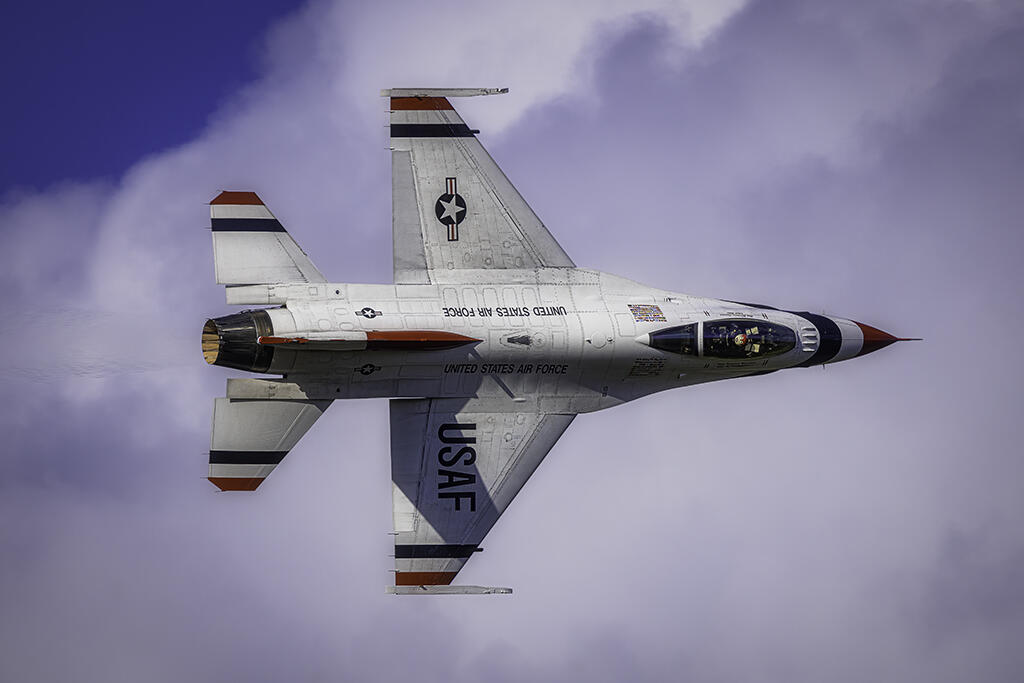 Thunderbird 5 F-16