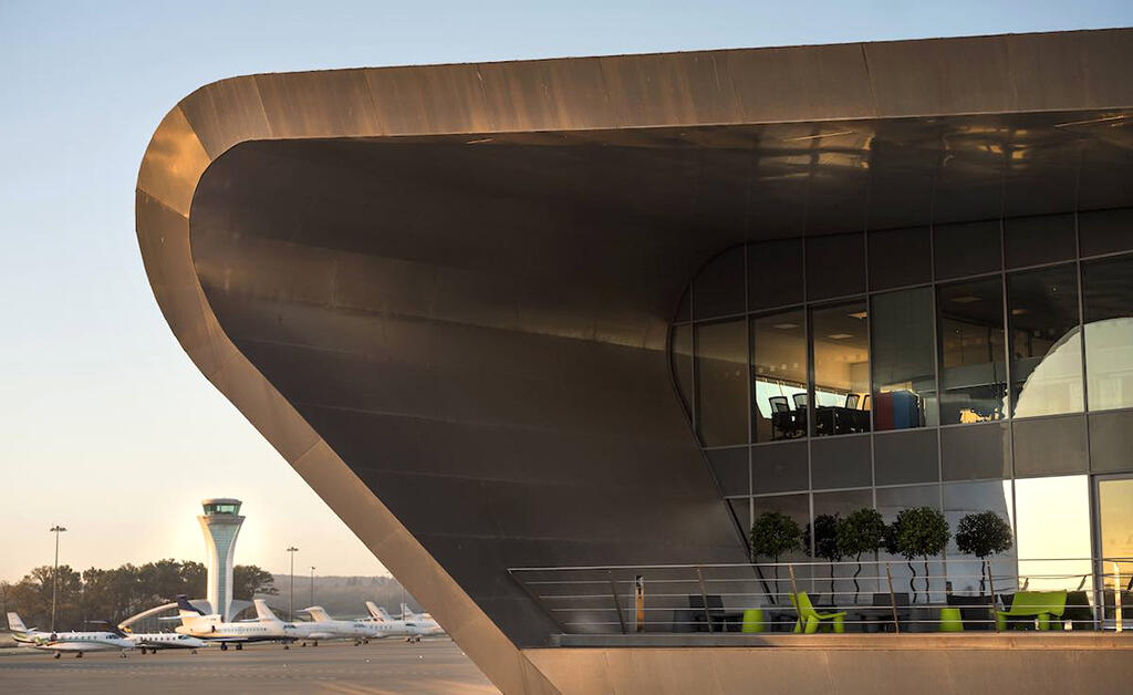 Farnborough Airport 3DReid Terminal Building Main Entrance