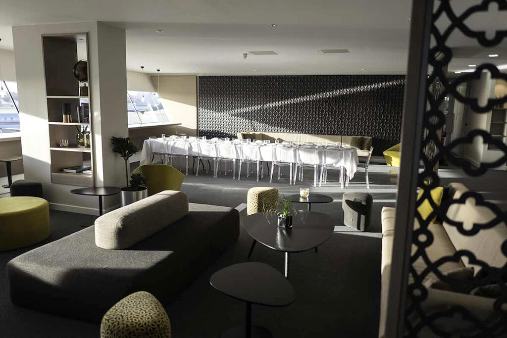 Farnborough Airport Terminal Upstairs Lounge