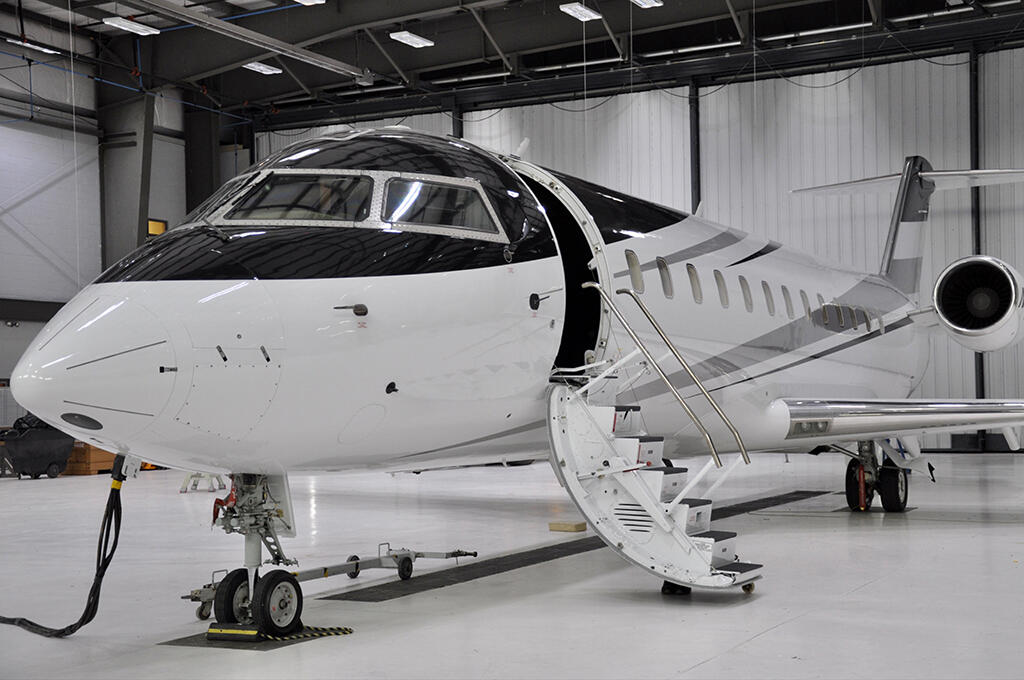 Challenger 850 refurbished by Flying Colours
