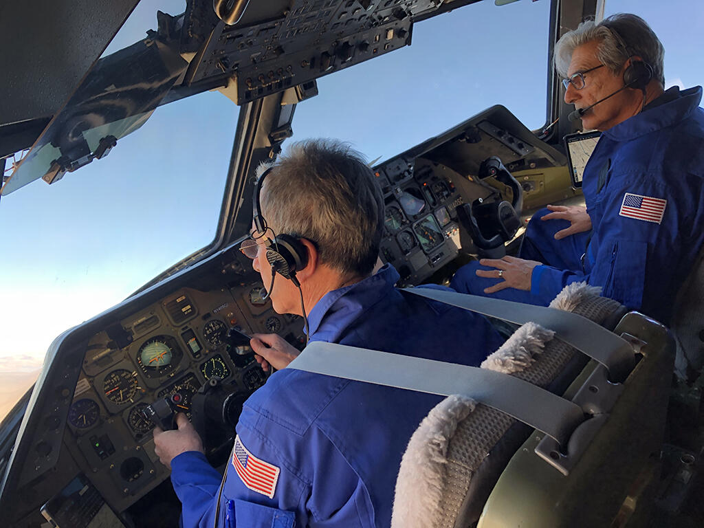 crew banks the L-1011 to port