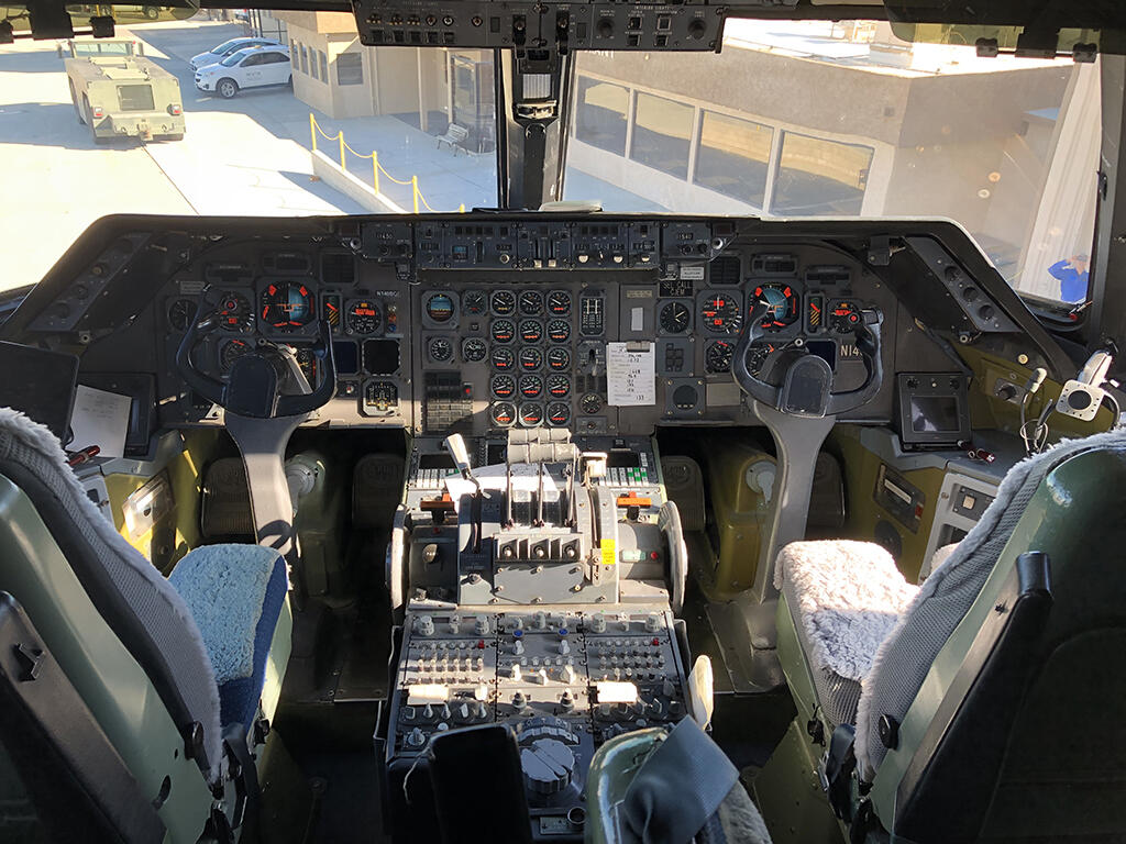 L-1011’s roomy flight deck