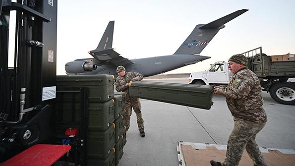 Ukrainian servicemen unload FIM-92 Stinger Manpads