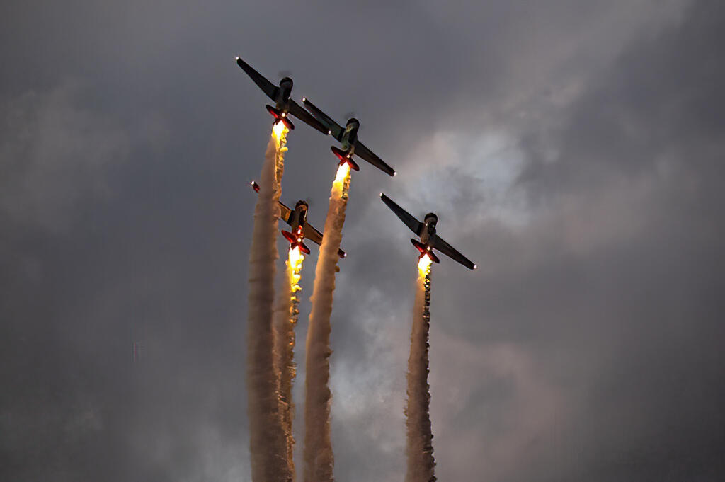 Aeroshell Aerobatic Team formation climb