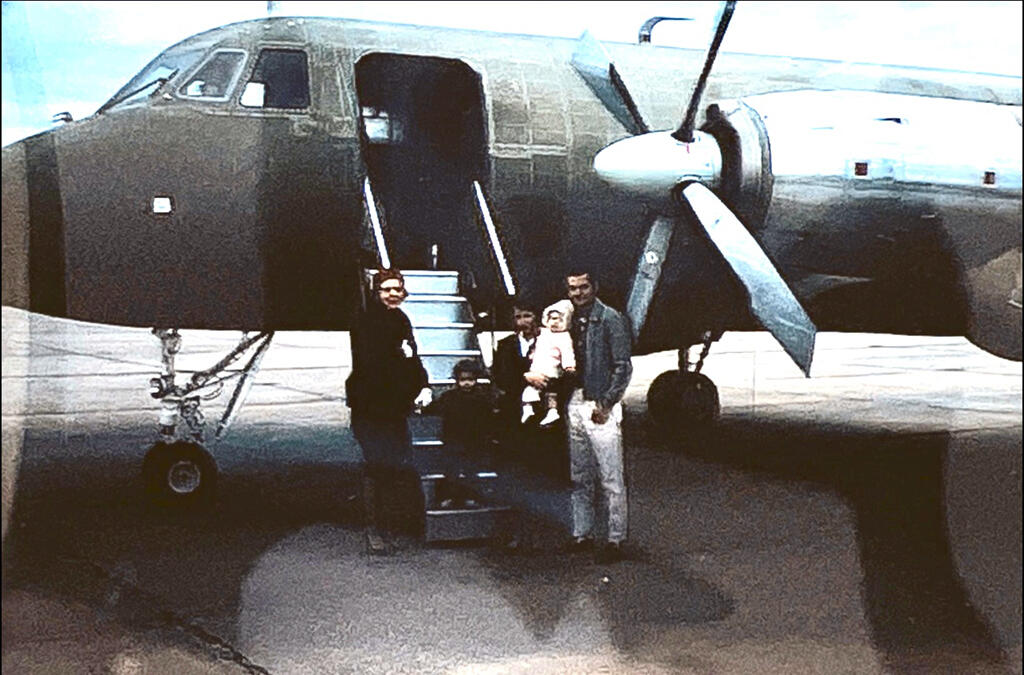 Gulfstream, enroute to outfitting by Pacific Aeromotive Corp, Burbank, California