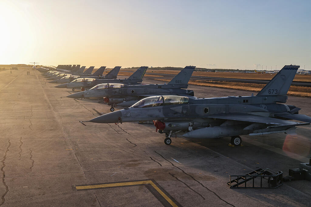 16 Singaporean fighters