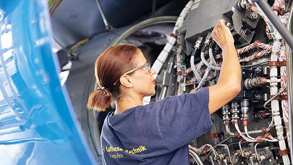 Lufthansa Technik technician