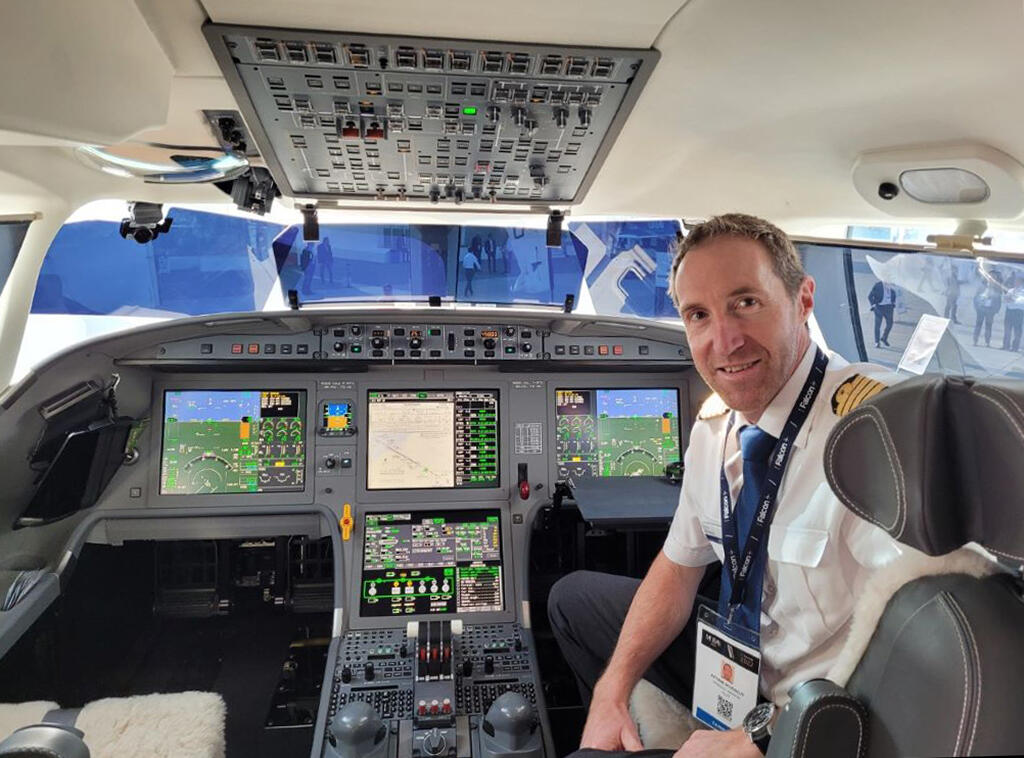 MEBAA Falcon 6X test Pilot