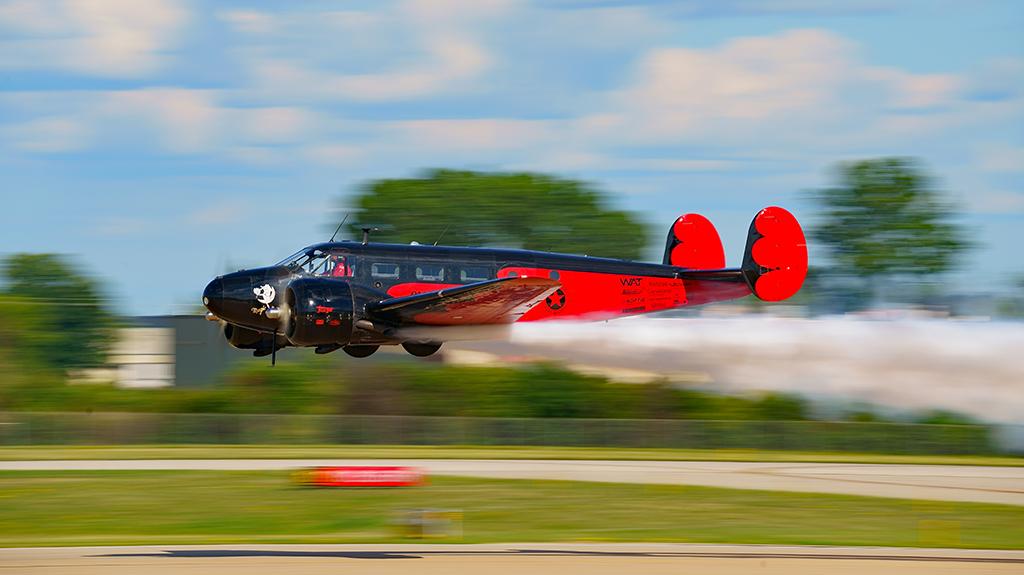 Beech 18 smoke trail