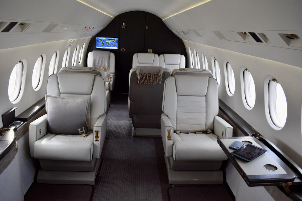 Falcon 2000 interior