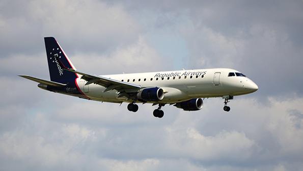 republic airways embraer 175 in flight