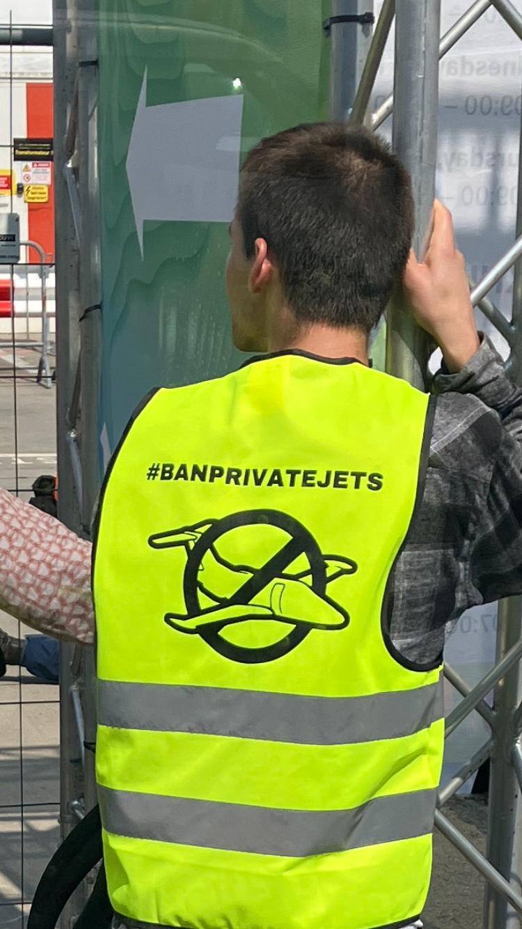 Protesters at EBACE 2023