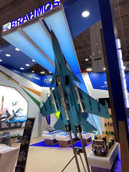 Sukhoi Su-30MKI fighter with NG supersonic cruise missiles