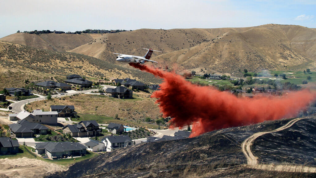 Firefighting aircraft