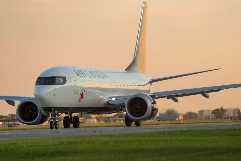 Air Canada Boeing 737-8