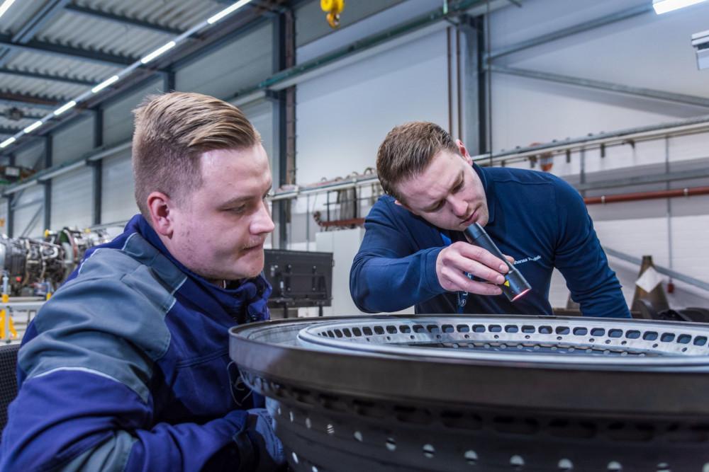 Lufthansa Technik technicians