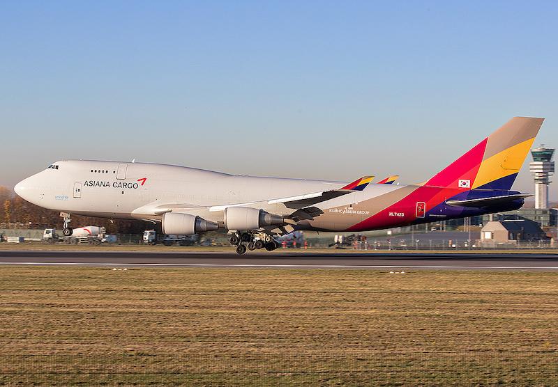 asiana cargo 747 jet