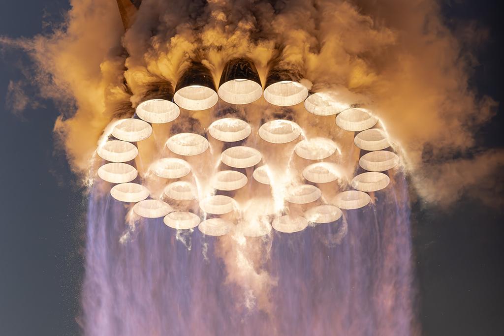 Raptor engines burning