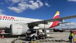 Iberia Airbus A320neo loading biofuel
